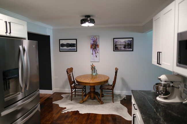 Building Photo - 6027 Frontier Dr