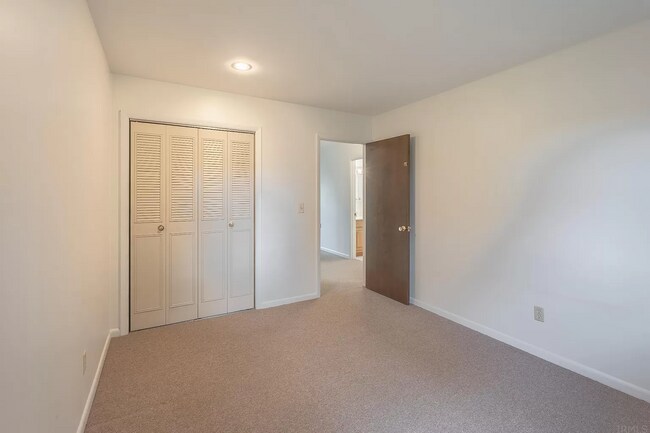Building Photo - 706 Ross Ave