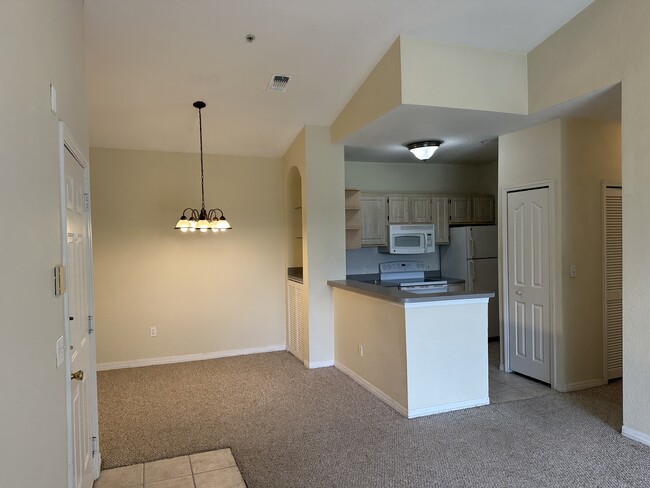 Foto del edificio - 5703 Legacy Crescent Pl