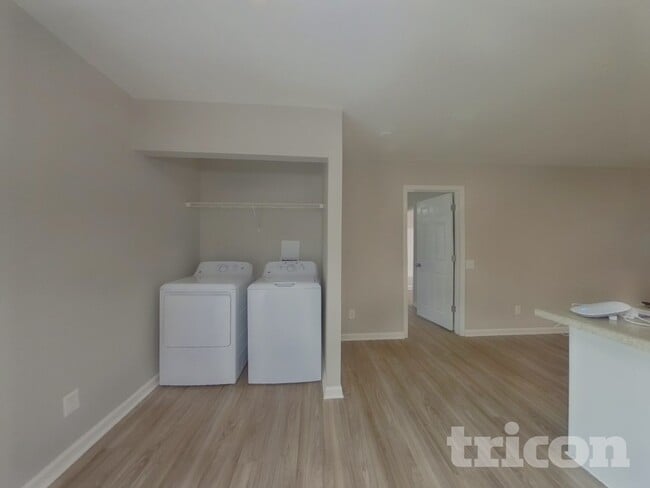 Foto del edificio - 5411 Peachwood Dr