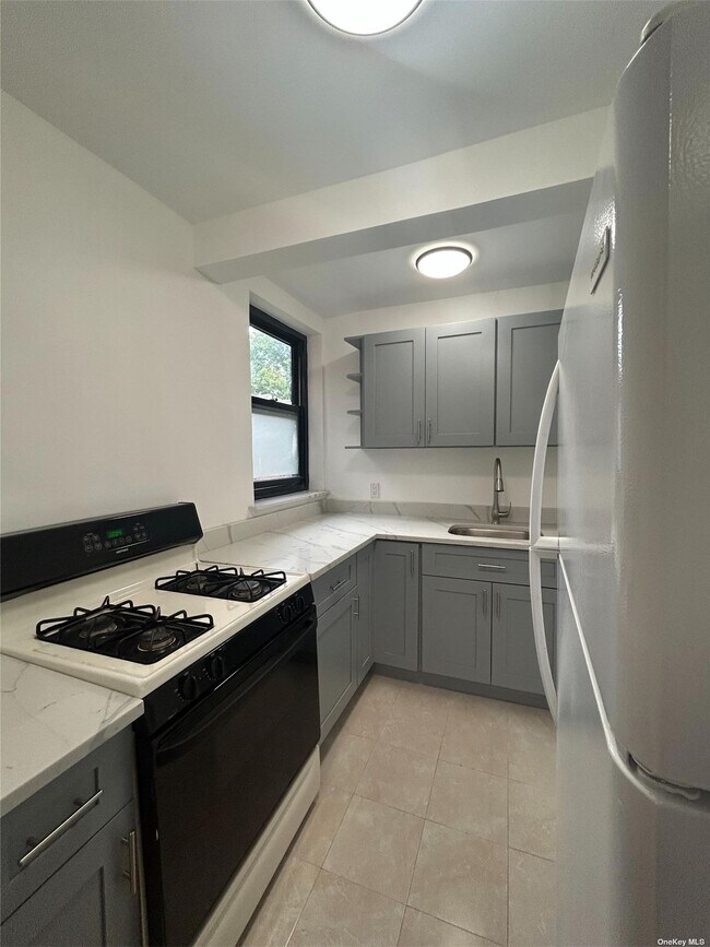 Building Photo - 22-25-25 78th St