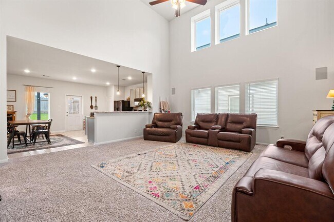 Building Photo - 5872 Strawflower Ln