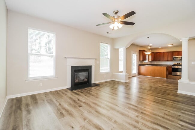 Foto del edificio - 340 Darbys Run Ct