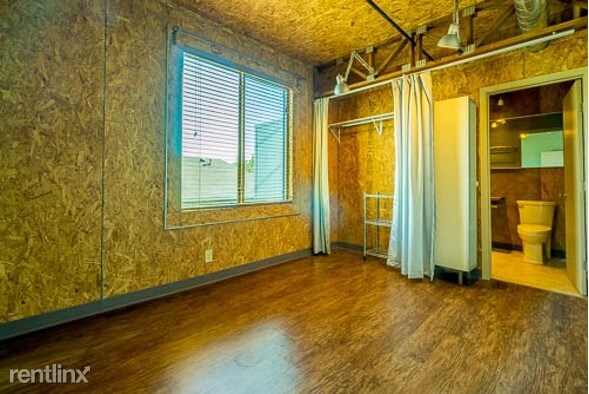 Building Photo - 213 E Tonhawa St