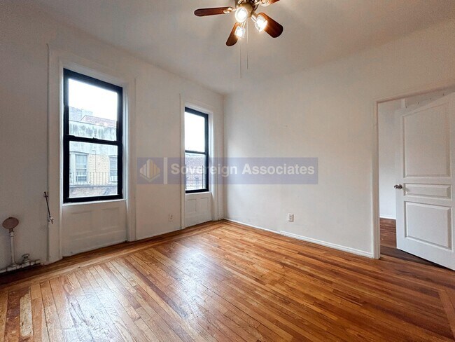 Foto del edificio - 3139 Broadway