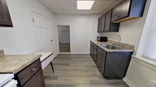 Building Photo - 1st Floor Apartment