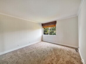 Building Photo - 367 Eden Roc Dr