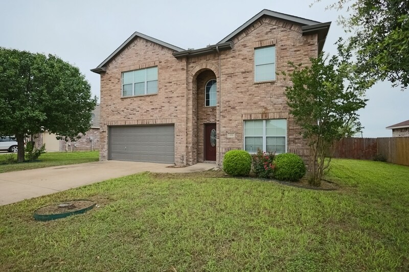104 Jimmie Birdwell Blvd, Ferris, TX 75125 Condo for Rent in Ferris