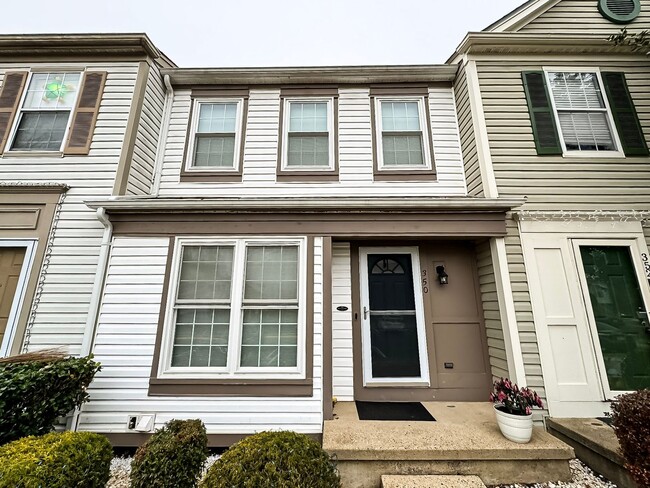 Building Photo - Light-filled and Spacious 3 Bed 2 Bath Tow...