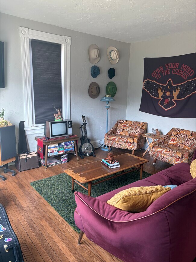 Sala de estar - 2580 Deming Ave