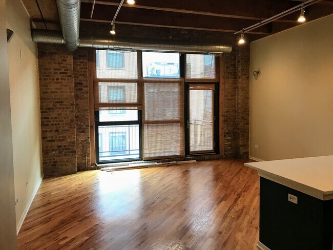 Building Photo - 1040 W Adams St