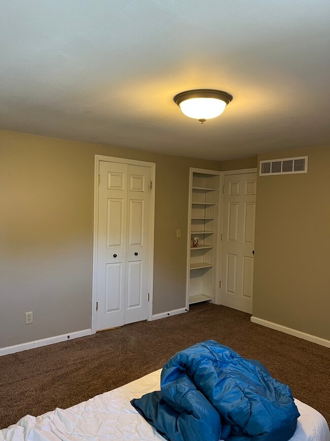 Building Photo - 1035 IN-25