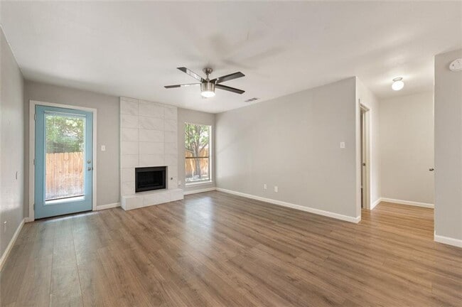 Foto del edificio - 2404 Burleson Ct