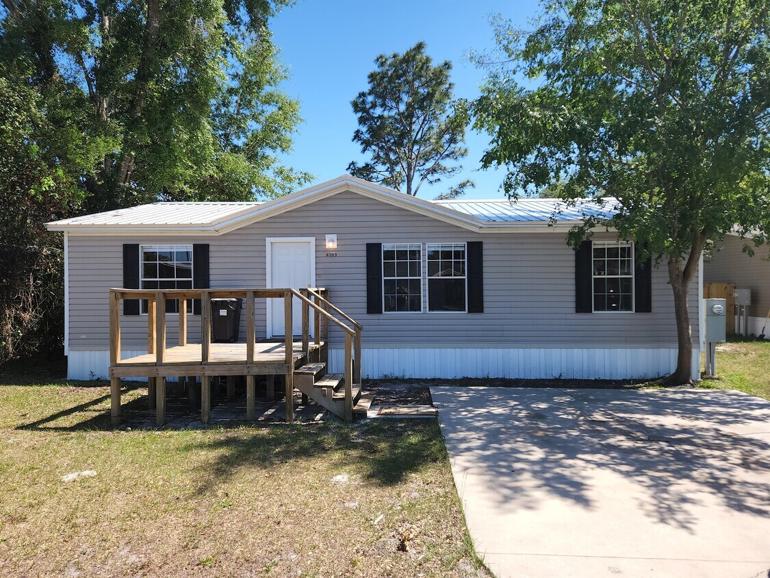 6103 7th Manor W, Palatka, FL 32177 House for Rent in Palatka, FL
