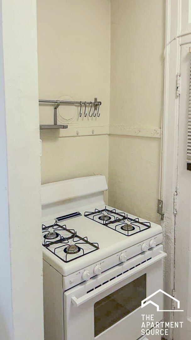 Building Photo - 4604 N Winchester Ave