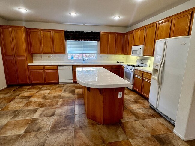 Foto del edificio - Spacious 4-Bedroom Murrieta Home with Loft & 3-Car Garage