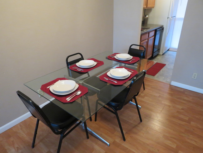 Dining Room - 711 W Elm