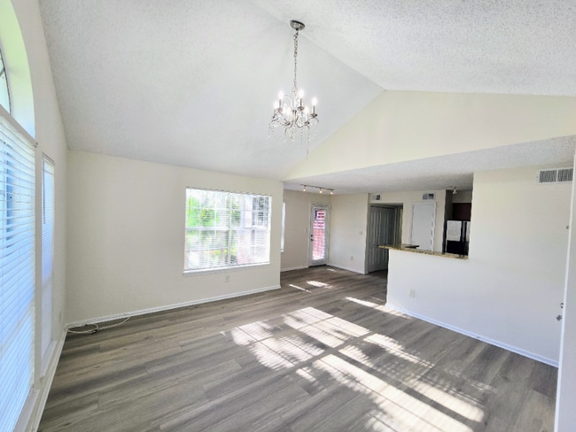 Building Photo - 1125 Crystal Way