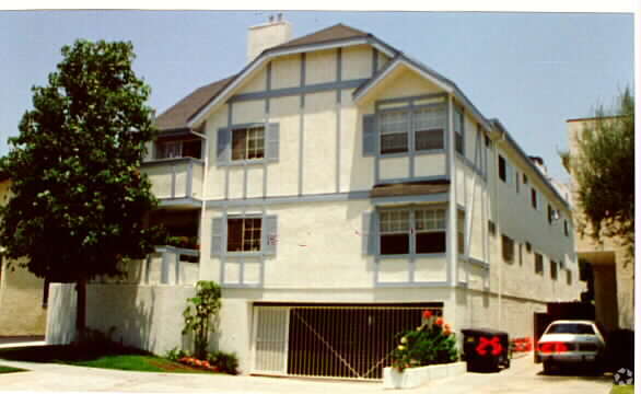 Building Photo - 3740 Bagley Ave