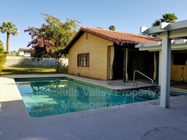 Building Photo - 567 N Hermosa Dr