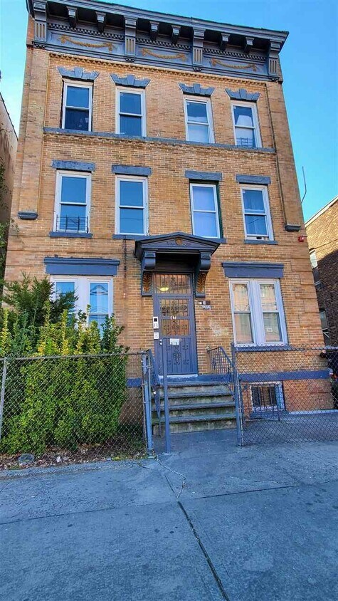 Primary Photo - 47 Grant Ave