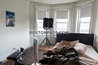 Building Photo - 1163 Boylston St