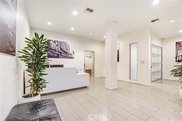 Foto del edificio - 630 W 6th St