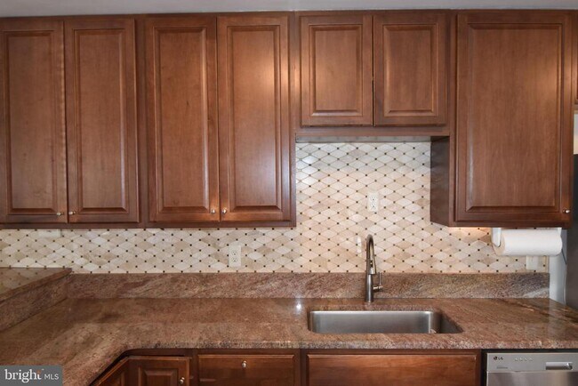 Building Photo - 4100 Leisure Dr