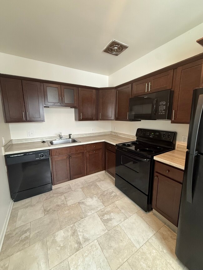 Kitchen - MadGrey Apartments