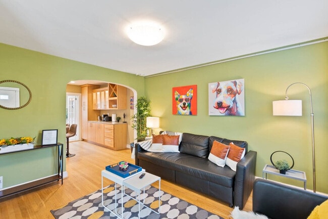 Building Photo - 505 E Alexandria Ave