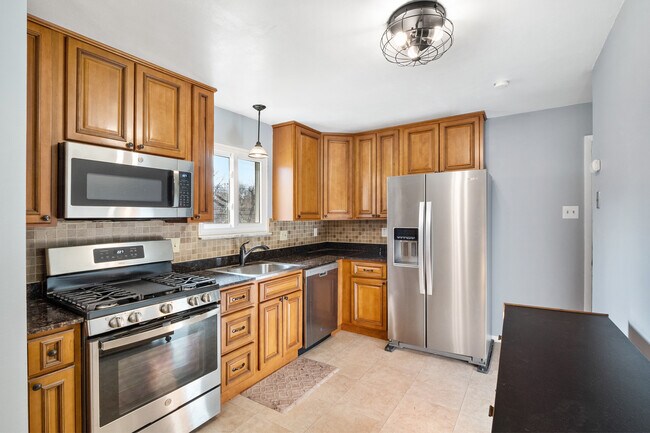 Building Photo - 12010 Glenpark Dr