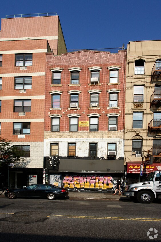 Building Photo - 137 Essex St