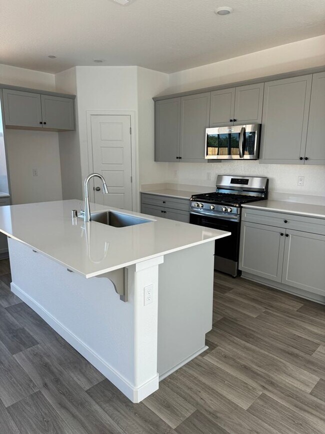 Building Photo - 4287 Buckingham  !!!!!!!!! MOVE IN SPECIAL...