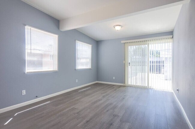 Building Photo - 312 E 92nd St