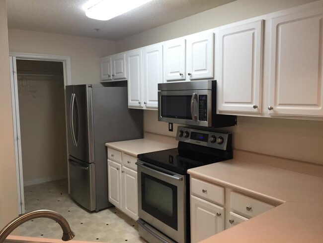 Building Photo - 1302 Walden Park Dr