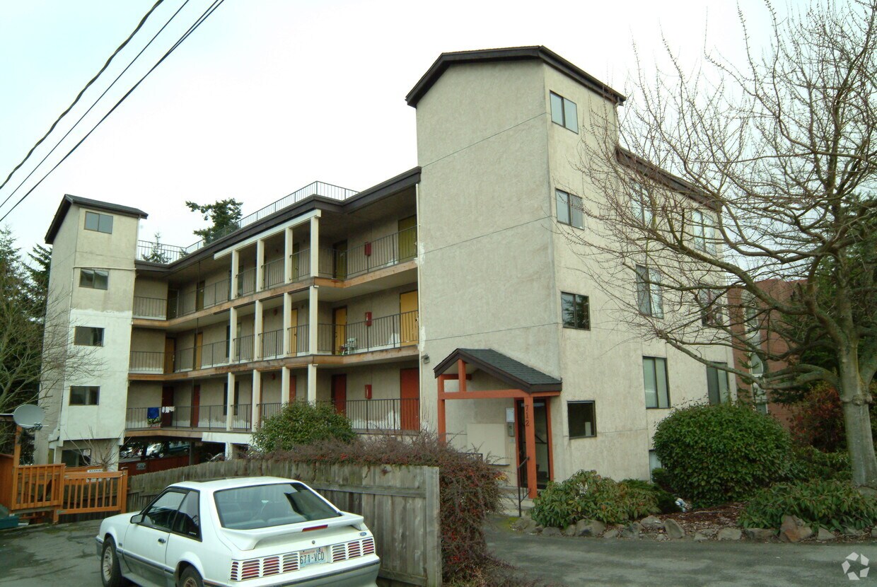 Building Photo - Wind Chimes