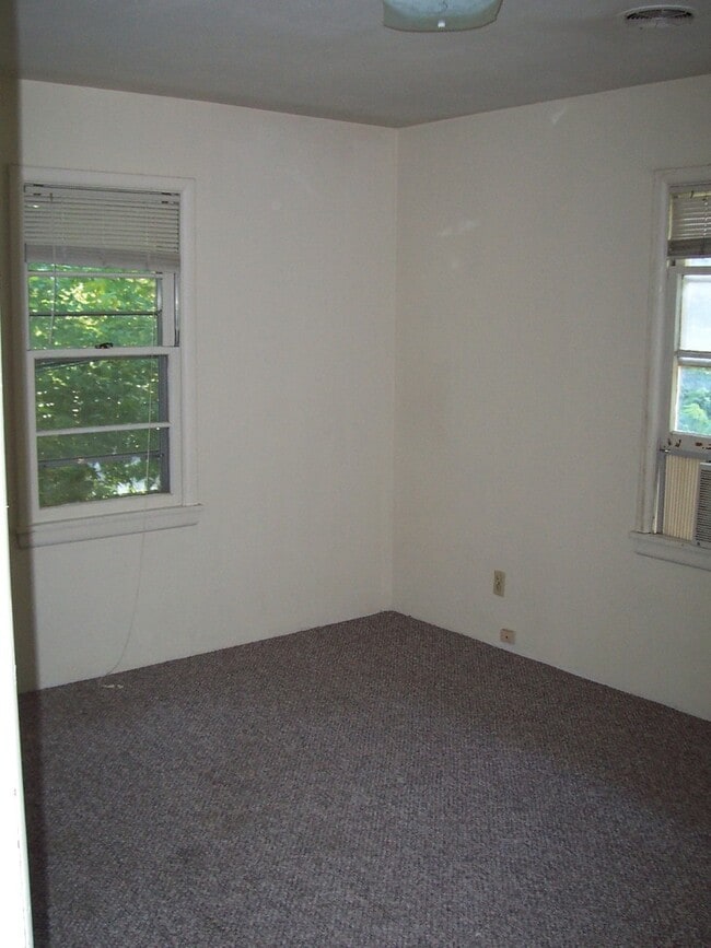 Building Photo - 2110 Elm Ln