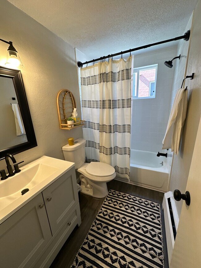Foto del edificio - Newly remodeled one bedroom one bath Denve...