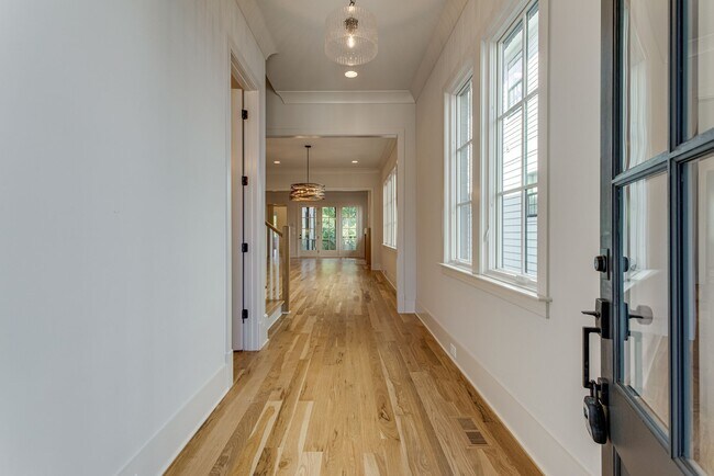 Building Photo - 1003 Grandview Dr