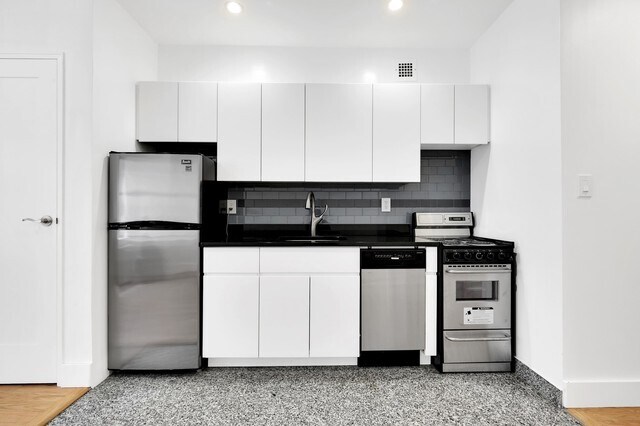 Foto principal - 245 E 37th St