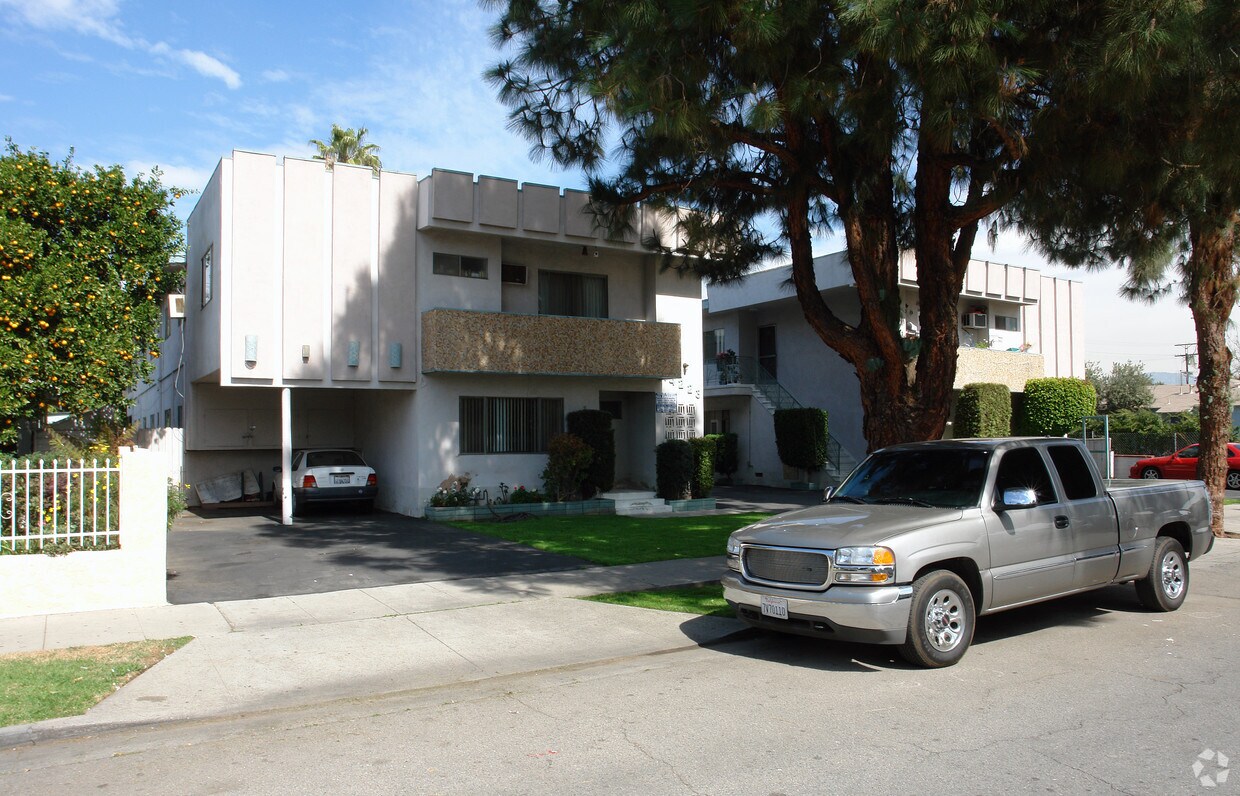 Foto del edificio - 14217-14223 Friar St