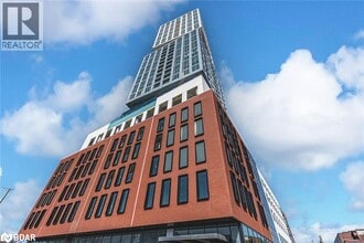 Building Photo - 39 Mary St