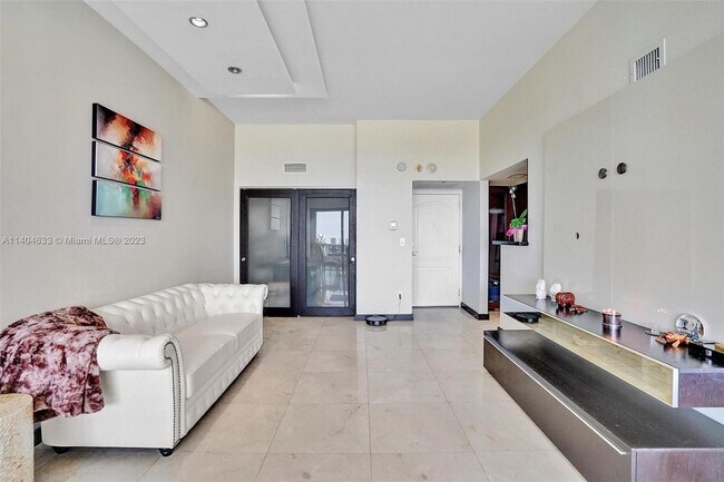 Building Photo - 3625 N Country Club Dr