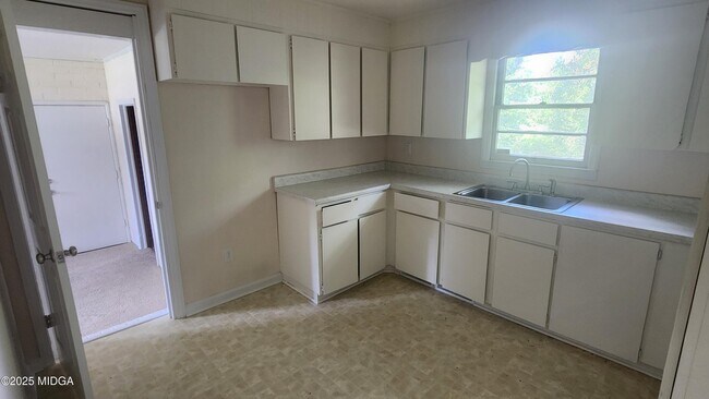 Building Photo - 2304 Danbury Dr