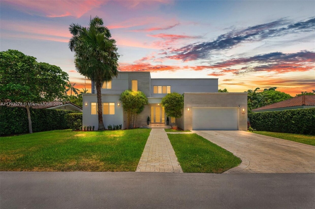 Foto principal - 7800 Center Bay Dr