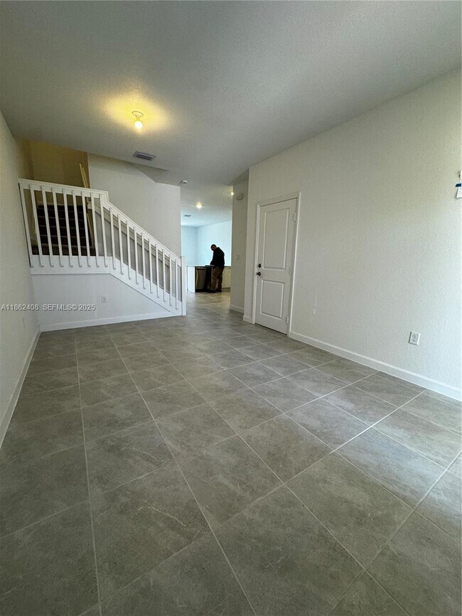 Foto del edificio - 2325 NW 125 St