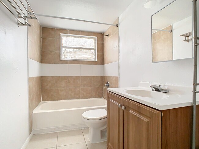 Building Photo - 694 Michigan Ct
