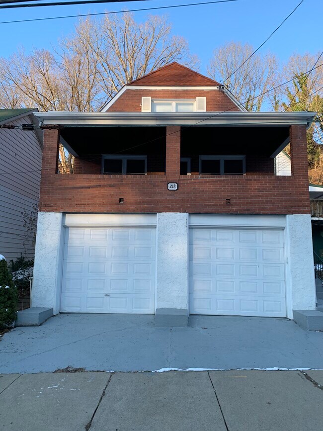 Spacious duplex on a quiet street in Trafford. - 218 1st St