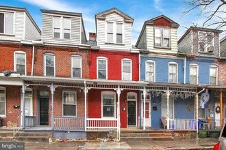 Building Photo - 2208 Logan St