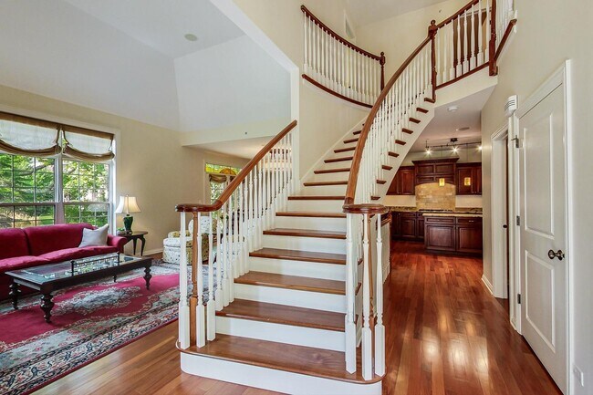 Foto del edificio - 904 Hickory Dr